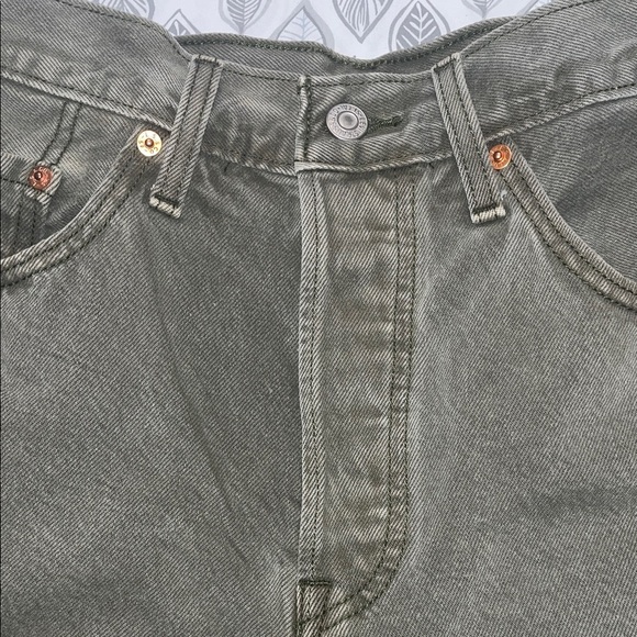 Levis 501 shorts Olive Green Women's Denim Shorts size 30 waist - Picture 2 of 6